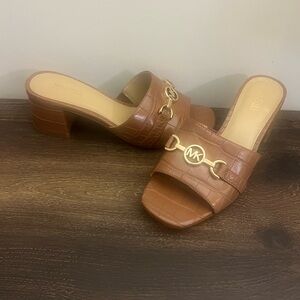 Women’s Michael Kors Brown with Gold Accents PV24K size 6.5M